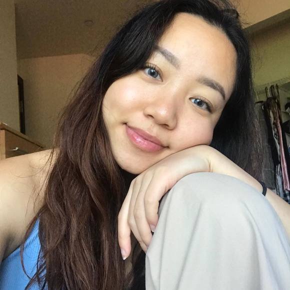 Profile Picture of Allison Yu (@sfdrgrregrfgf) on Poshmark