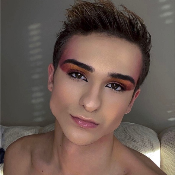 Profile Picture of Aaron Thorstenson (@aaronthorstenso) on Poshmark