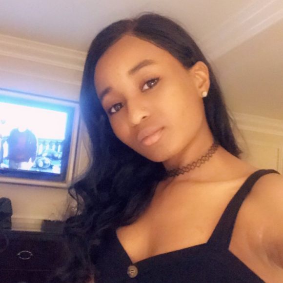 Profile Picture of Monique Moses (@moniquemoses) on Poshmark