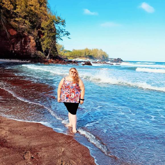 Alicia Moraine - Poshmark Profile Picture of Alicia Moraine (@aliciam1624) on Poshmark