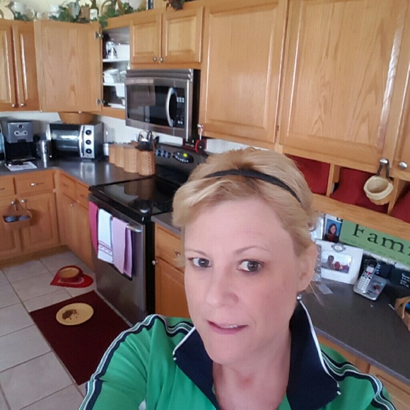 Profile Picture of Suzanne Borganelli (@shbflorida) on Poshmark