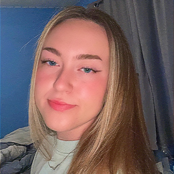 Profile Picture of Ainsley Kreitner (@ains_kk) on Poshmark