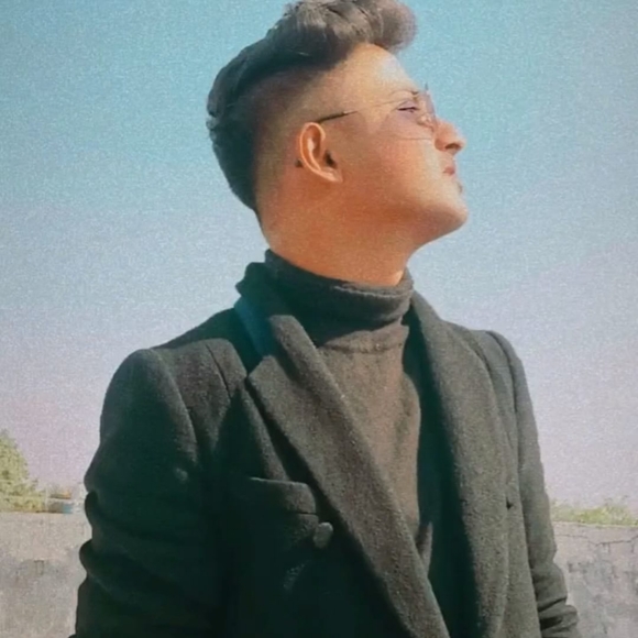 Profile Picture of Lucky Jain (@luckyjain92500) on Poshmark