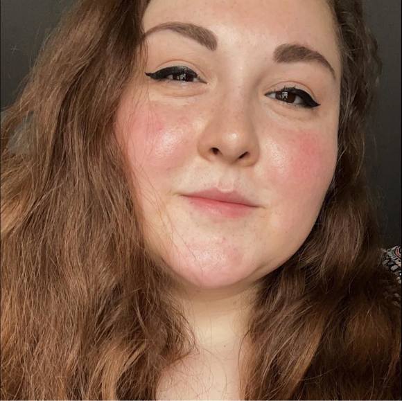 Profile Picture of Maya Shelton-davies (@maya_sdavies) on Poshmark