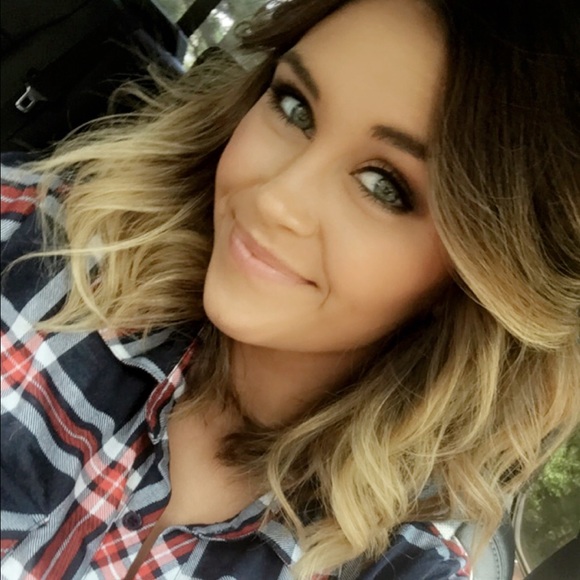 Profile Picture of Whitney Womack (@whitlyn93) on Poshmark