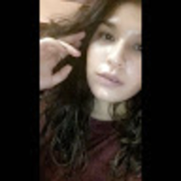 Profile Picture of Arely Solis (@arely_solis) on Poshmark