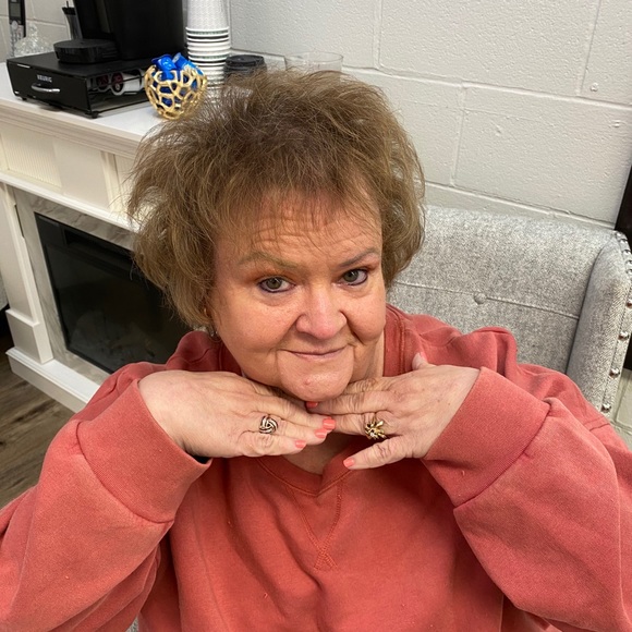 Vickie Slaughter - Poshmark Profile Picture of Vickie Slaughter (@vickiebelle5) on Poshmark