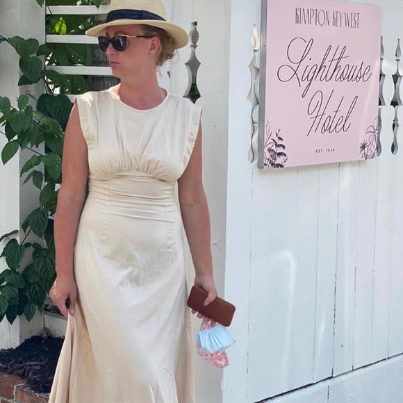 Profile Picture of Yuliana Oleynik (@yuliana_oleynik) on Poshmark