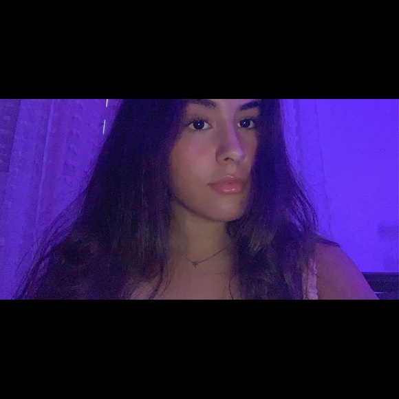 Profile Picture of Ciara Sofis (@cscgcscg) on Poshmark