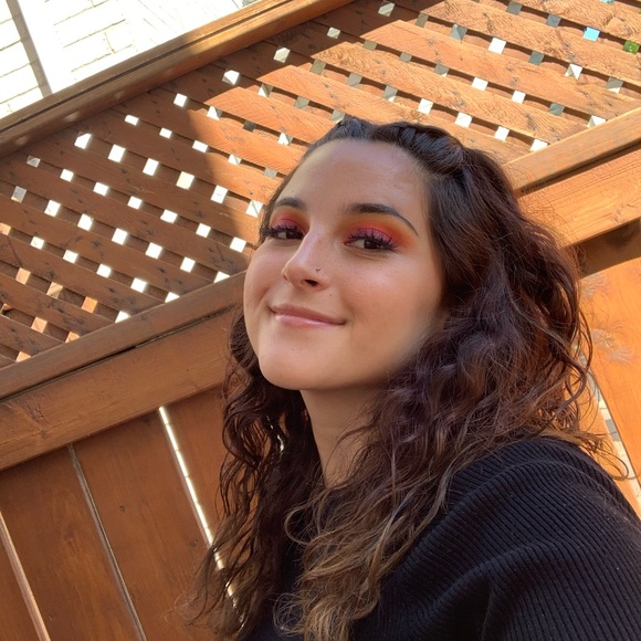 Profile Picture of Selena Frendo (@selenafrendo) on Poshmark