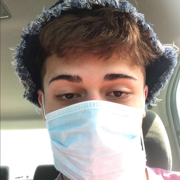 Profile Picture of Sebastian Perez (@sebastianper202) on Poshmark