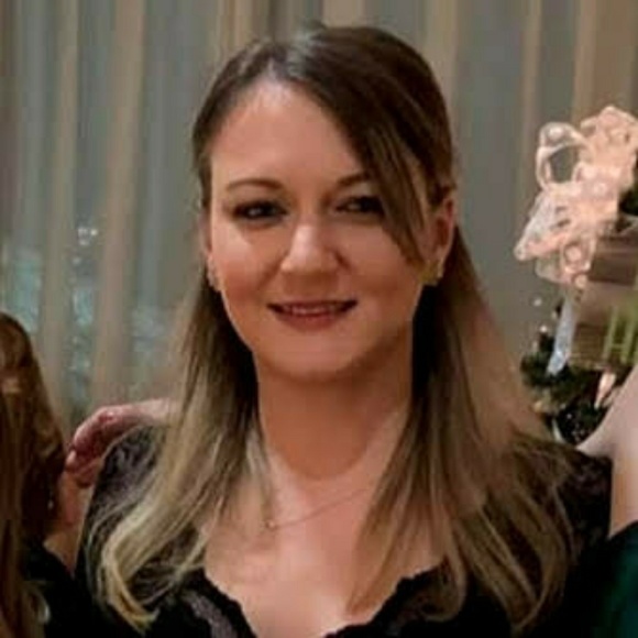 Profile Picture of Danielle Hershey (@d_hershey) on Poshmark