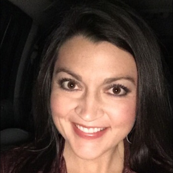 Profile Picture of Heather Longhofer (@hlonghofer) on Poshmark