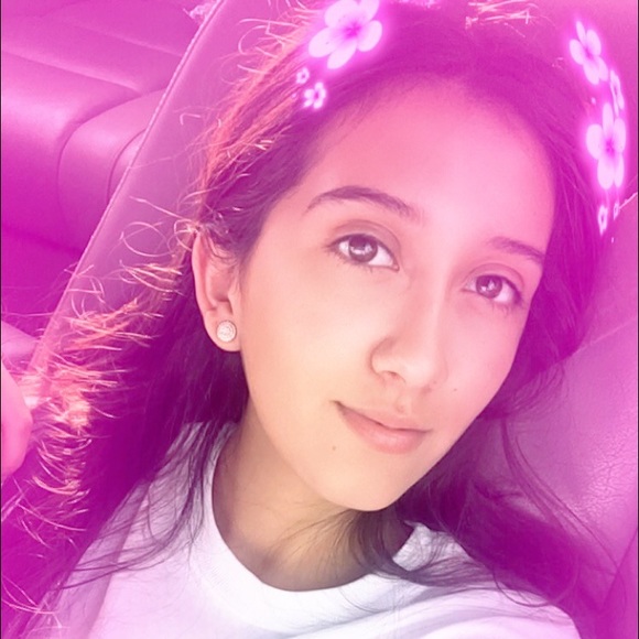 Profile Picture of Kaylee Baldeon (@kayleebaldeon22) on Poshmark