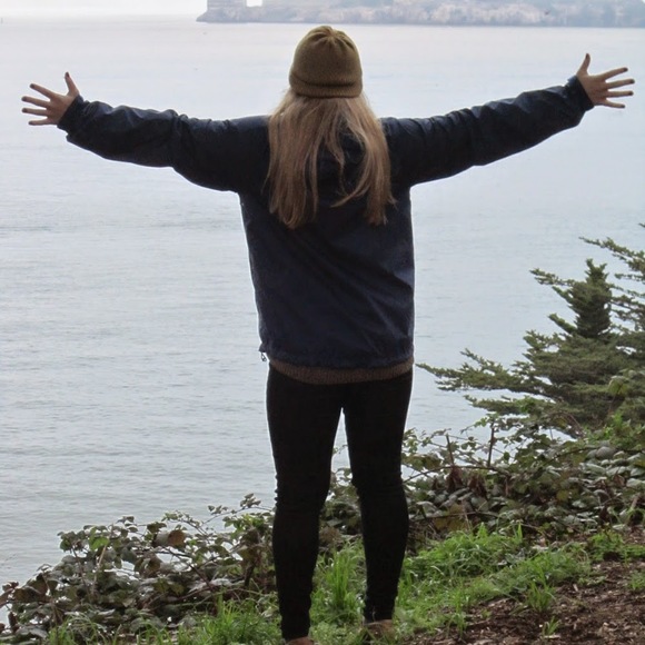 Profile Picture of Lindsey Settle (@lindseysettle) on Poshmark