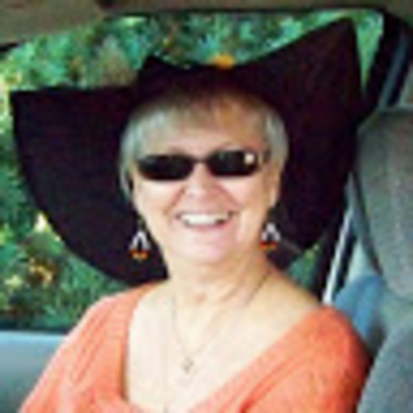 Profile Picture of Linda Livick (@lindalivick7) on Poshmark