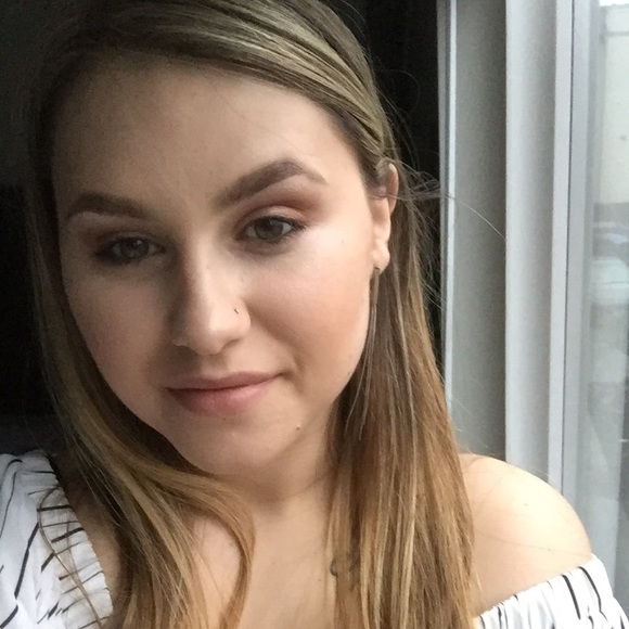 Profile Picture of Paris Attieh (@realparisnicole) on Poshmark