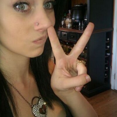 Profile Picture of Shirley Farrell (@shirleydubstep6) on Twitter