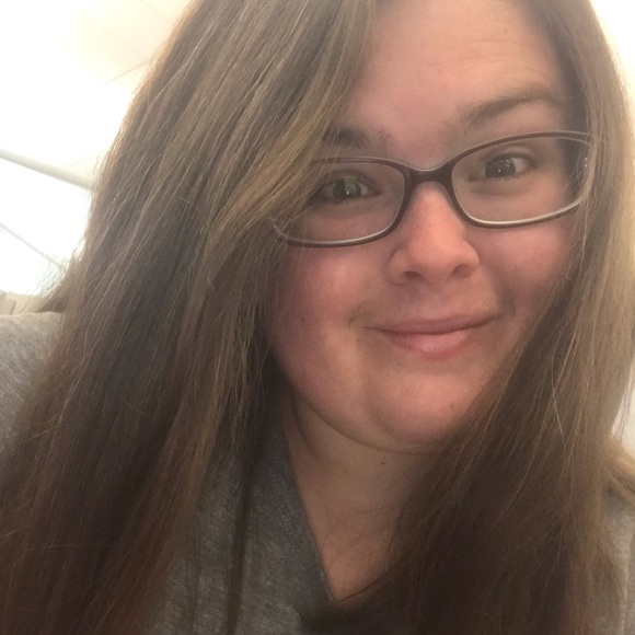 Profile Picture of Alexis Vrana (@alexisfaye09) on Poshmark