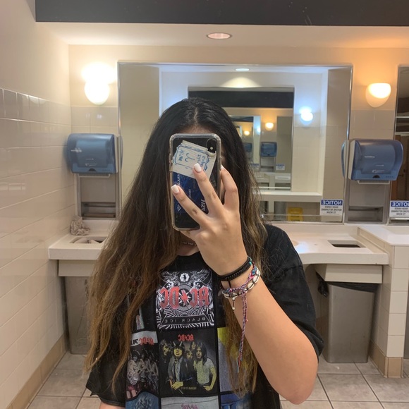 Profile Picture of Ariel Velazquez (@arielsestan) on Poshmark