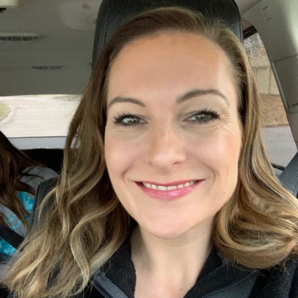 Profile Picture of Jen Prieskorn (@jenpries) on Poshmark