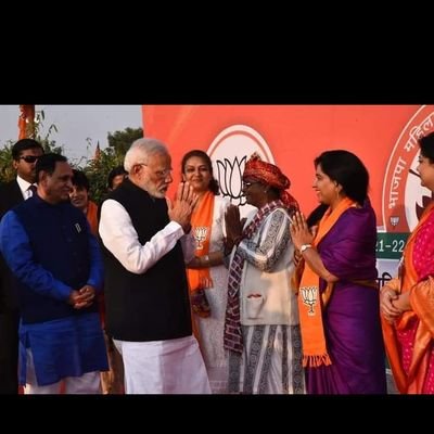 Profile Picture of Poonam Parashar Jha (@pparasharjhabjp) on Twitter