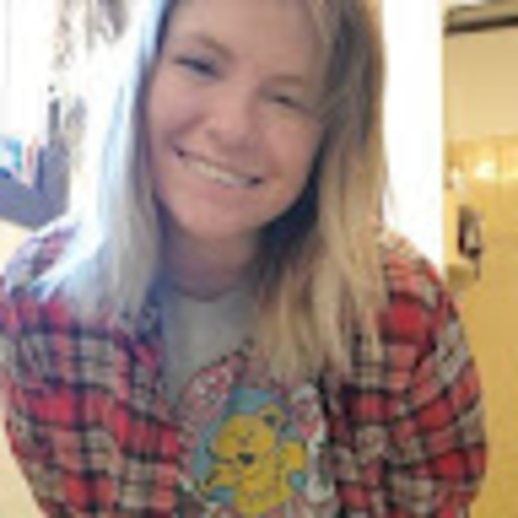 Profile Picture of Annika Pederson (@annikapederson0) on Poshmark