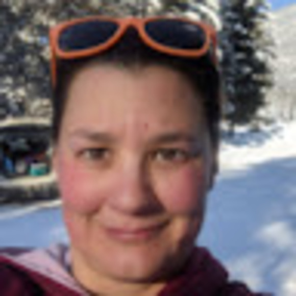 Profile Picture of Heather Pliva (@heatherpva) on Poshmark