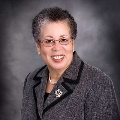 Profile Picture of Shelley Applegate (@ShelleyA4apple) on Twitter