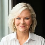 Profile Picture of Roxanne Rustand (@roxanne.rustand) on Facebook