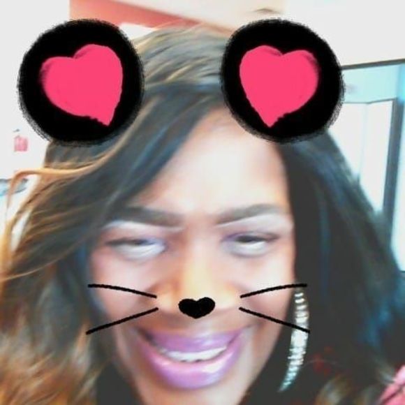 Profile Picture of Deborah Hooker (@dhooker2010) on Poshmark