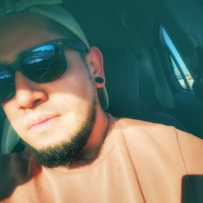 Profile Picture of Jonathan Cortez (@this1greenguy) on Twitter