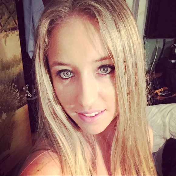 Profile Picture of Jessica Schmerge (@jessicaschmerge) on Poshmark
