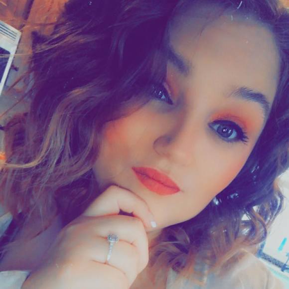 Michelle Stribling - Poshmark Profile Picture of Michelle Stribling (@michellestribli) on Poshmark