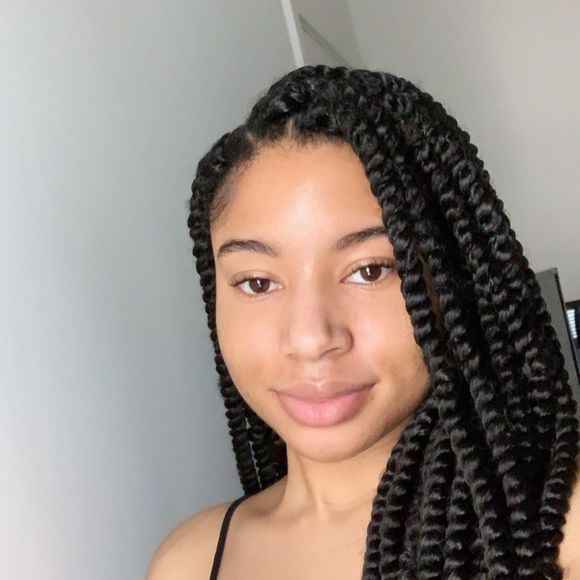 Profile Picture of Shayla Deshields (@xoxo_shaylaaa) on Poshmark