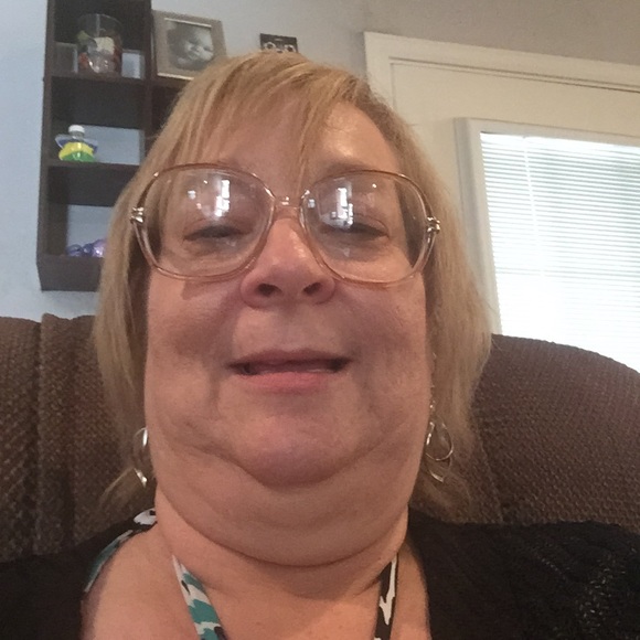 Profile Picture of Dawn Aaron (@dawnmarie61) on Poshmark