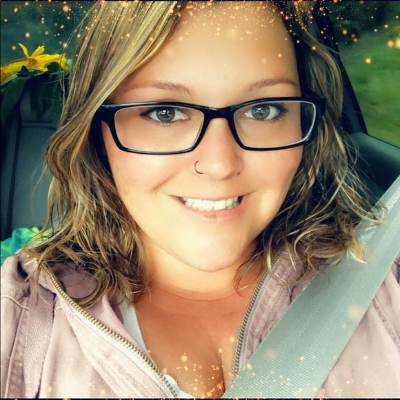 Jerika Dellow - Poshmark Profile Picture of Jerika Dellow (@jdellow) on Poshmark