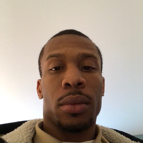 Profile Picture of Bobbbobby Edmonds (@bobbyedmonds) on Poshmark