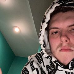 Zachary Burt - Tiktok Profile Picture of Zachary Burt (@phattbongrips) on Tiktok