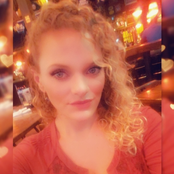 Profile Picture of Macie Wyly (@maciewyly) on Poshmark