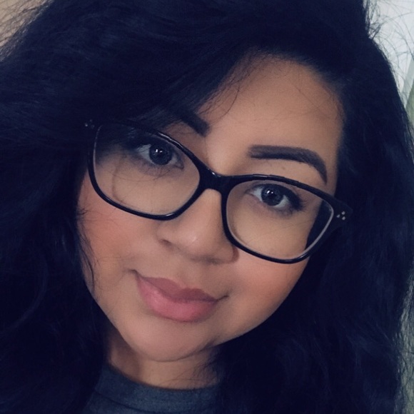 Profile Picture of Lucia Patino (@pat_22) on Poshmark