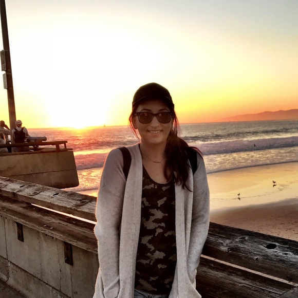 Profile Picture of Andrea Ivetic (@drea1802) on Poshmark