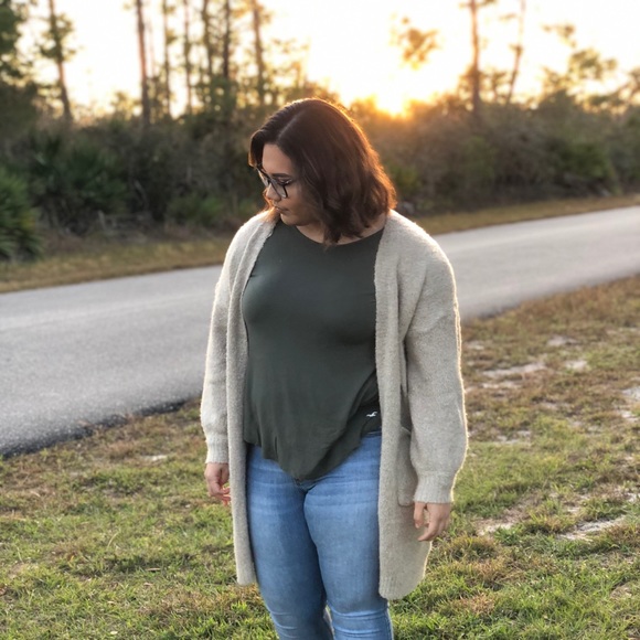 Profile Picture of Jessica Pinales (@jessica_pinales) on Poshmark