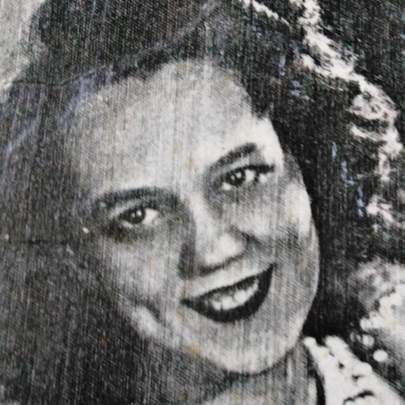 Profile Picture of Lorraine Schaefer- heltzel (@niksamk3) on Poshmark