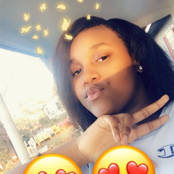 Profile Picture of Dayuana Whiters (@dayuana) on Poshmark