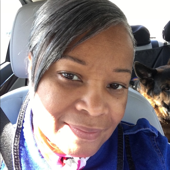 Profile Picture of Nina Singleton (@nana272) on Poshmark