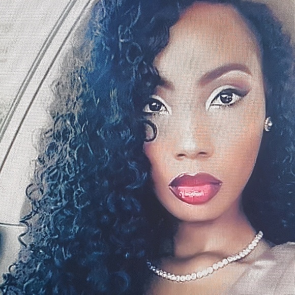 Profile Picture of Alicia Hibbert (@afhibbert50) on Poshmark