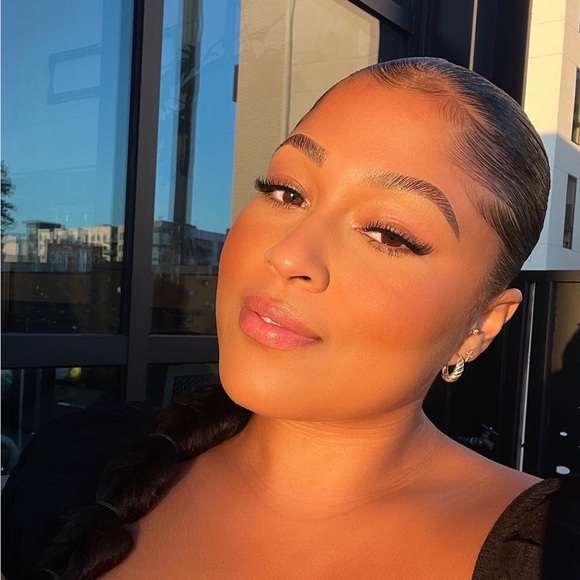 Profile Picture of Anita Tuttle (@anitatuttle) on Poshmark