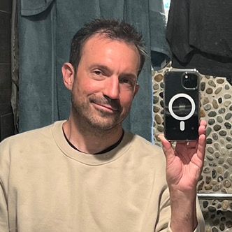 Profile Picture of rob fee (@robertfeedesign) on Tiktok