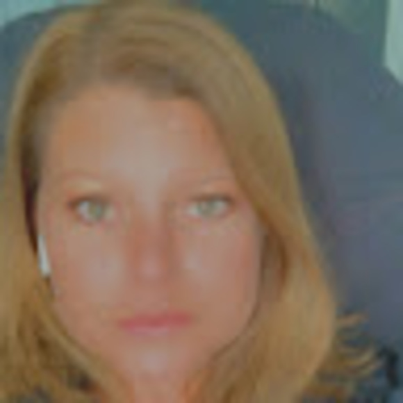 Profile Picture of Krystal Lowery (@kryslowery) on Poshmark